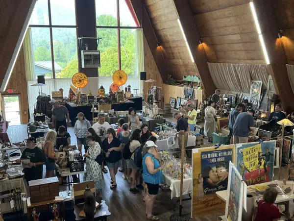 vendor at Brimfield and people shopping
